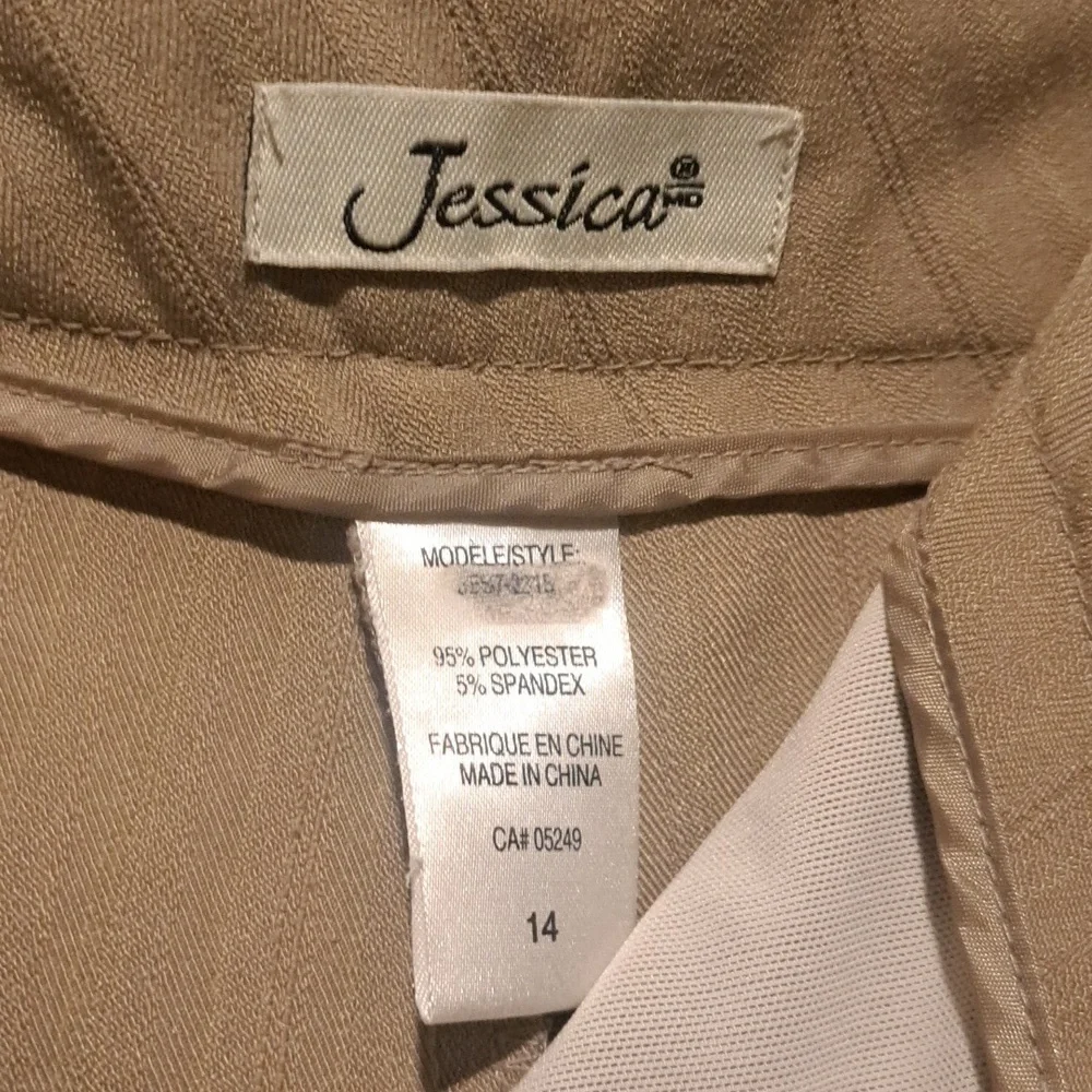 Classic Woman's Dress Pants in Beige Sleek classic feel and look - Picture 3 of 7